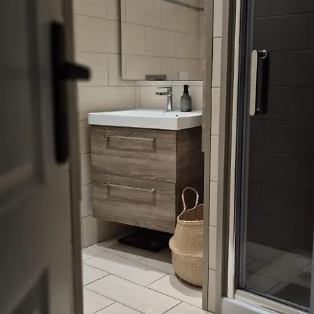 Les Murs By Le Clos